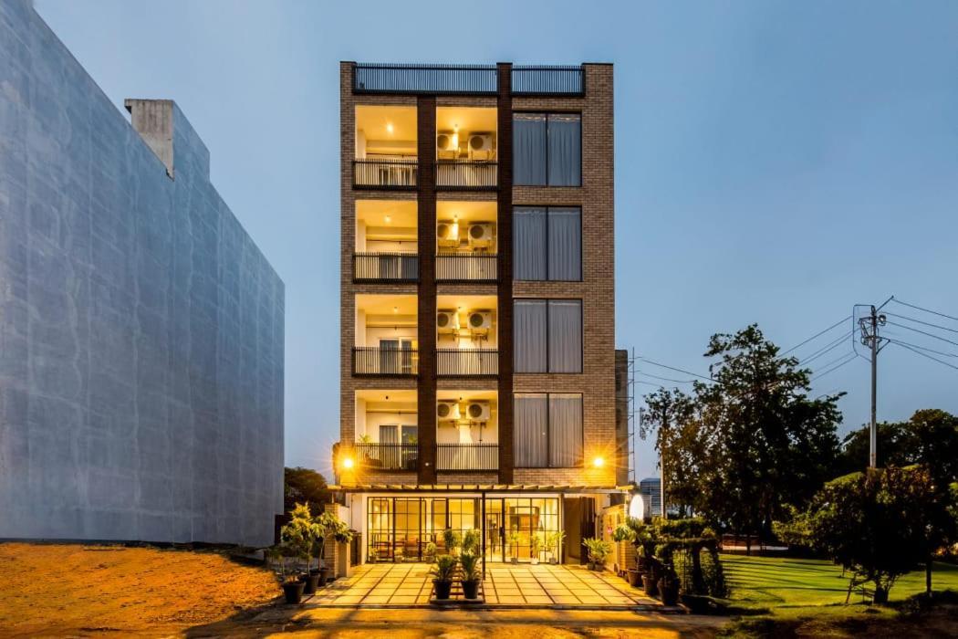 Hotel Imperial Stayz Sector 51 Gurgaon Zewnętrze zdjęcie